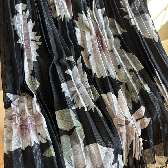 Ted Baker pleated skirt - Picture 8 of 8